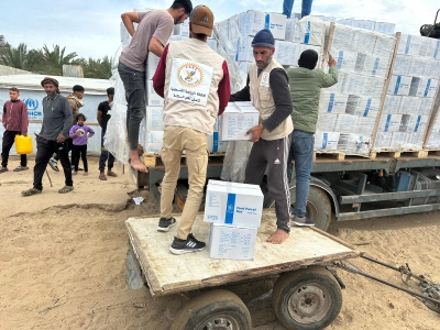 الإغاثة الزراعية تباشر بتوزيع ٤٥ ألف طرد غذائي على تجمعات الخيام في قطاع غزة